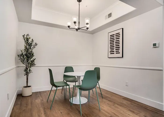 Apartment Boulevard Quiet Modern 2br Pickleball Pool Parking Gym 05 *